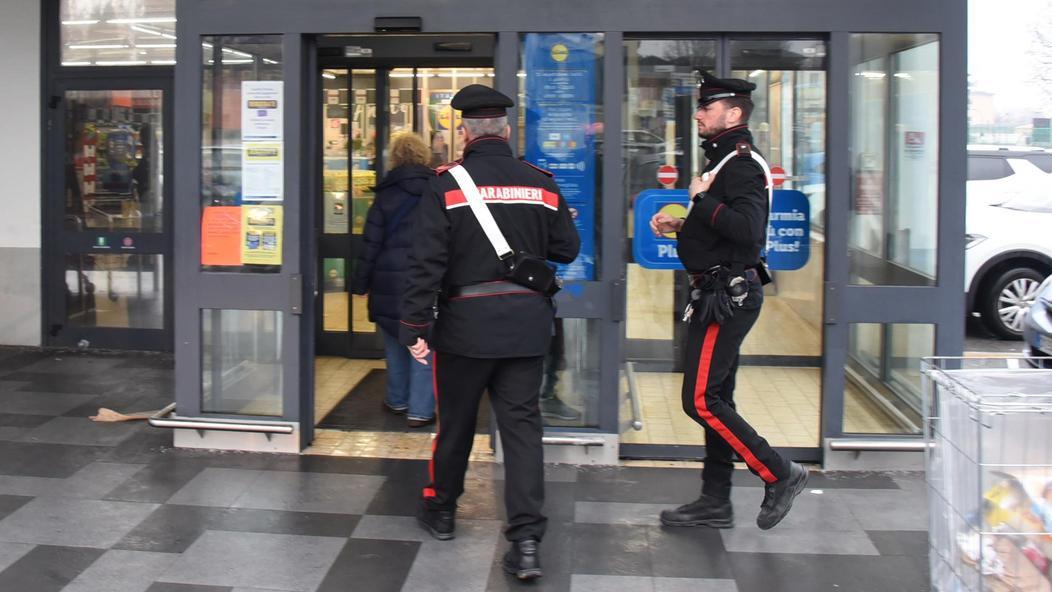 Agguato Nel Parcheggio Accoltellata Dal Marito Fhcp