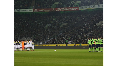 Bundesliga, minuto di silenzio e lutto al braccio per le vittime di Berlino