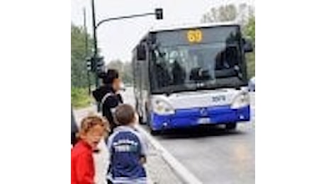 Torino, troppe aggressioni: vigilanza privata sul bus che passa davanti al campo nomadi