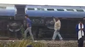 India, deraglia un treno: più di 60 morti, 150 feriti
