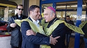Catania, l'arcivescovo e l'imam fanno la spesa insieme per i poveri