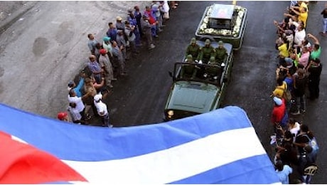 Cuba, le ceneri di Fidel Castro a Santa Clara: ideale ultimo abbraccio al Che