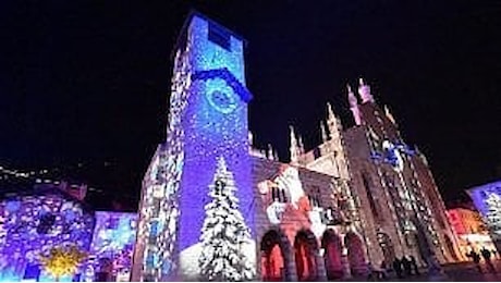 Como, Natale illumina i palazzi del centro grazie al videomapping