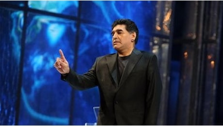 Maradona dal San Carlo appello anticamorra: Napoli ce la farà e ai ragazzi dico: niente droga e armi