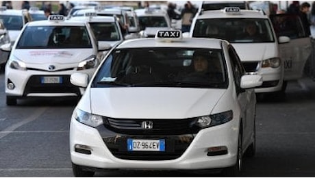 Taxi, via i limiti per Uber e Ncc ma obbligo di licenze territoriali