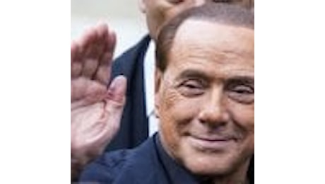 Berlusconi si mette all'asta. Online le puntate per pranzare con lui