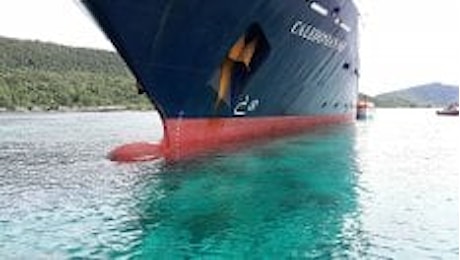 Indonesia, nave da crociera alla deriva: distrugge 13mila metri quadrati di barriera corallina