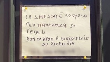 Venezia, sul portone della chiesa spunta un cartello: Niente messa, mancano i fedeli