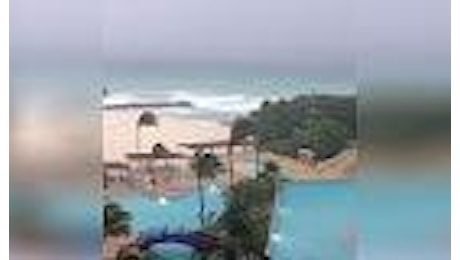 Barbados, l'uragano arriva dentro il resort