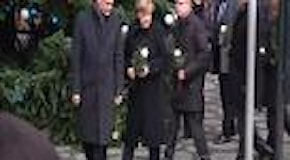 Berlino: Merkel e ministri sul luogo dell'attentato