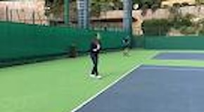 Tennis, Pennetta gioca a tennis incinta: ma la sorpresa è nel campo a fianco