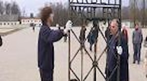 Dachau: l'insegna di ferro rubata tre anni fa è tornata al campo