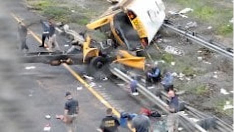 Usa: incidente a scuolabus in New Jersey, 2 morti e 43 feriti