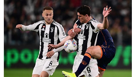 Juventus-Lecce, TOP e FLOP al 45': segna addirittura Koopmeiners, gli assist di Vlahovic. E' la cura Tudor?