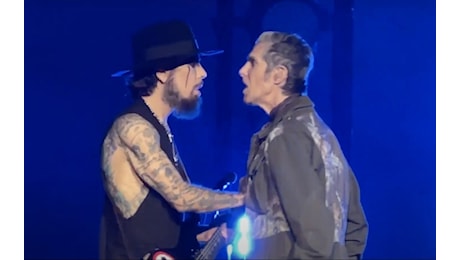 Jane's Addiction: Perry Farrell ha preso a pugni Dave Navarro sul palco