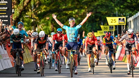 Cavendish vince l'ultima gara in carriera: suo il Singapore Criterium