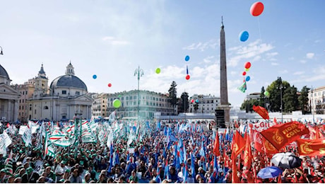 Auto in crisi, 20 mila tute blu scendono in piazza. «Subito un tavolo Stellantis a Palazzo Chigi»