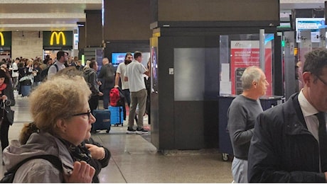 Treni, circolazione sospesa a Roma: ritardi e cancellazioni per una disconnessione tecnica degli impianti di Termini e Tiburtina