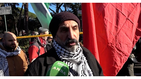 Sit-in pro Palestina a Roma, la denuncia dei manifestanti: “Anp collaborazionista con Israele che perseguita chi resiste”