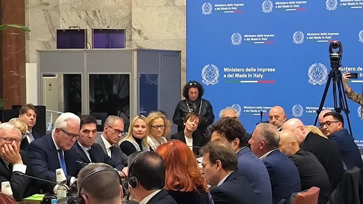 Beko, firmato l’accordo: 1.284 esuberi, siti operativi, nuovo piano a Siena - la Repubblica Beko, firmato l’accordo: 1.284 esuberi, siti operativi, nuovo piano a Siena - la Repubblica