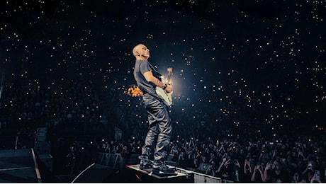 Eros Ramazzotti annuncia il tour mondiale, farà tappa anche a Bari nel 2026. Una storia importante”