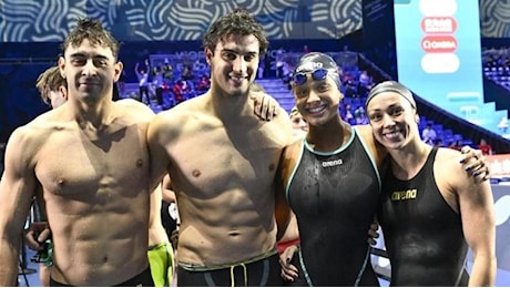 Nuoto vasca corta, oro mondiale nella staffetta 4x100 mista stile: Sara Curtis trascina l’Italia