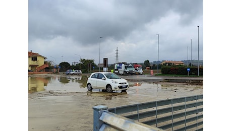 Allagamenti: chiusa Statale Adriatica Nord, ma situazione migliora a Senigallia – FOTO