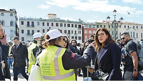 Venezia, dieci euro per entrare in città per più di 50 giorni all'anno: le regole del ticket d'accesso 2025