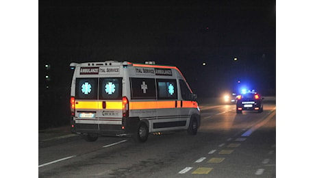 Tragico scontro tra auto e pullman nel Bolognese: un morto e 20 feriti