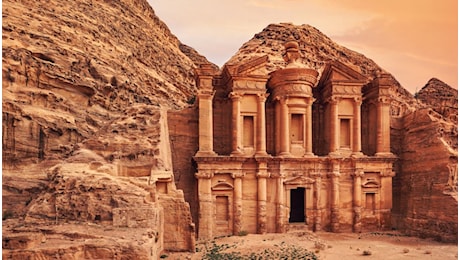 Petra sorprende ancora, scoperta una tomba di 2000 anni fa