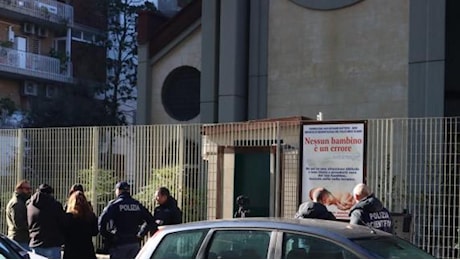 Neonato morto in chiesa nella culla termica, la procura di Bari indaga sull'allarme mai scattato