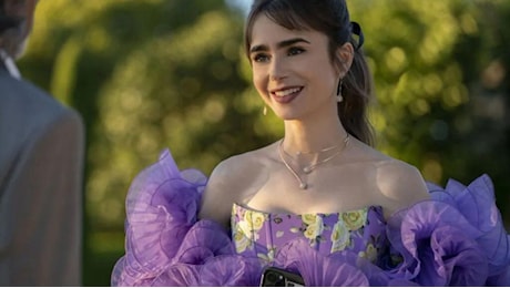 Emily in Paris: Lily Collins racconta come Emily Cooper, così simile a lei, ha cambiato in meglio la sua vita