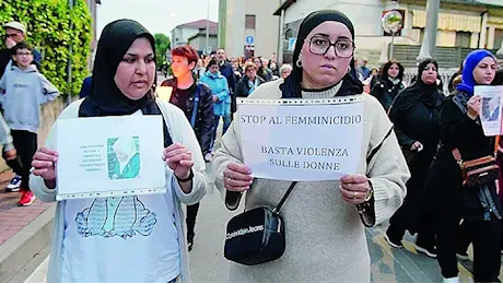 «Siamo tutti con Amina Sailohui», in 300 alla fiaccolata di Settala