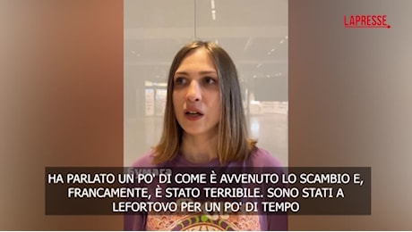 VIDEO Russia, la compagna di una dei prigionieri racconta lo scambio: È stato terribile. Non sapeva se le avrebbero sparato