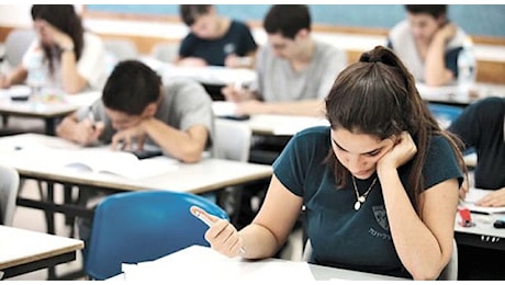 Maturità 2024, voti molto alti agli studenti del Sud che però alle prove Invalsi risultano tra i peggiori