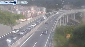 Ponte del 25 aprile, in autostrada coda per traffico intenso tra Arenzano e Spotorno