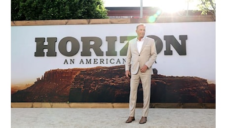 Kevin Costner alla premiere del suo film western Horizon a Los Angeles. FOTO