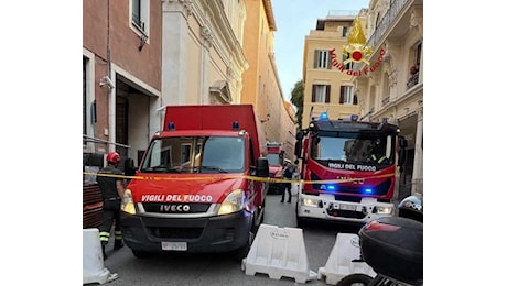 Ascensorista morto vicino Fontana di Trevi, feriti altri due