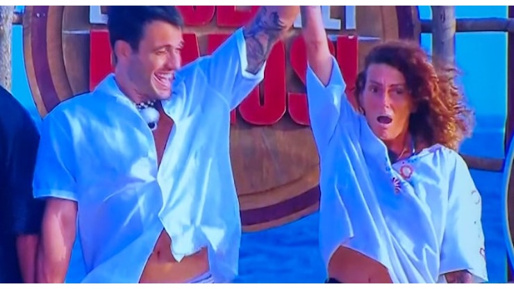 25 anni dopo il primo Grande Fratello, Cristina Plevani vince l’Isola dei Famosi (con un dettaglio) - Il Fatto Quotidiano 25 anni dopo il primo Grande Fratello, Cristina Plevani vince l’Isola dei Famosi (con un dettaglio) - Il Fatto Quotidiano