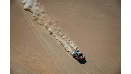 Dakar 2025, Yasser Al Rajhi vince la Marathon 48H tra le auto davanti a Lategan, gran rimonta di Loeb