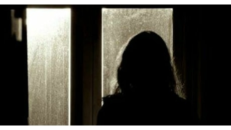 Diciassettenne denuncia: “Narcotizzata e violentata dall’ex fidanzato”, 19enne indagato a Ravenna