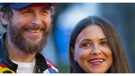 Jovanotti a Belve, chi è la moglie Francesca Valiani: dal primo incontro al tradimento con Cruciani fino alle canzoni a lei dedicate