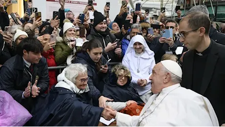 Il Papa indica la via: la Chiesa sia serva