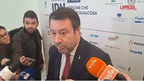 Salvini contro l'auto elettrica: Costa e inquina di più. Demenziale mettere al bando le auto a benzina e a diesel