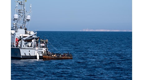 Favoreggiamento immigrazione clandestina, 13 arresti in tutta Italia. Meloni: “Continueremo a lavorare per difendere confini”