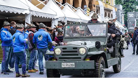 Cantano faccetta nera all’adunata nazionale: alpini ancora nella bufera