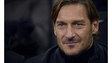 Manuela Arcuri: Avrei voluto una storia con Totti, ci fu un bacetto. Troppe donne...