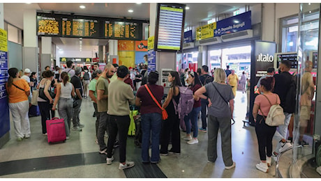 Treni, sciopero del personale ferroviario ogni 2 weekend: «Danno anche al turismo». Dalle 21 di oggi previste cancellazioni totali e parziali