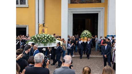 Per Fabio, Daniela e Lorenzo il lungo applauso della folla