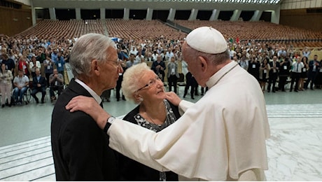 Il Papa: riconoscendo il ruolo degli anziani riceveremo tanti doni
